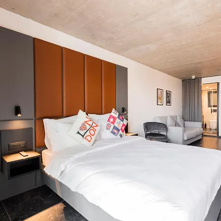 The Londoner Hotel 3*