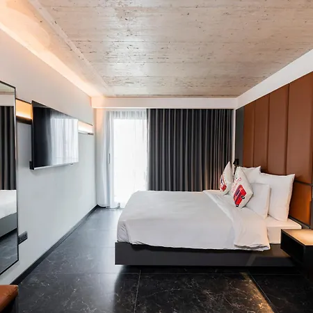 The Londoner Hotel 3*