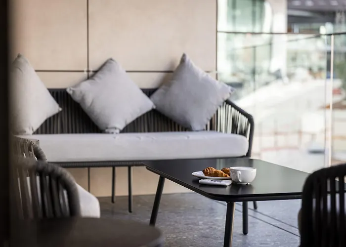 Hotel The Londoner St. Julian's