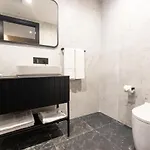 The Londoner 3*