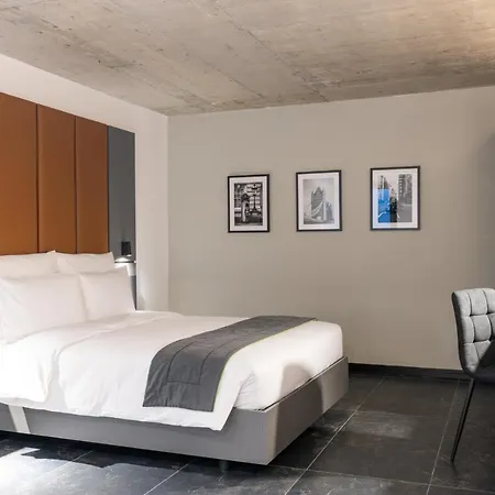 The Londoner 3*