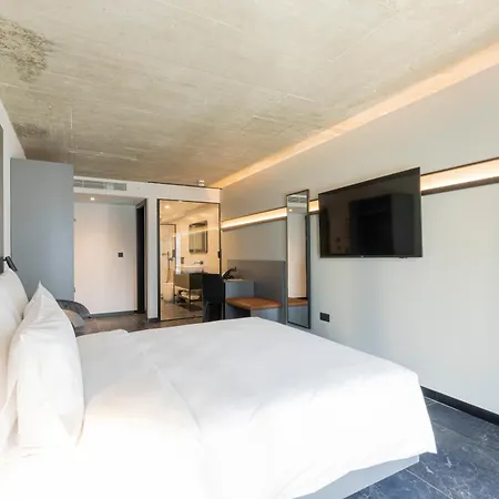 The Londoner Hotel 3*