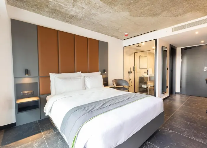 The Londoner Saint Julian's