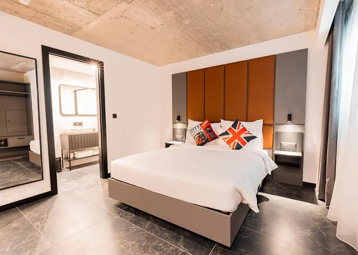 The Londoner Otel 3*