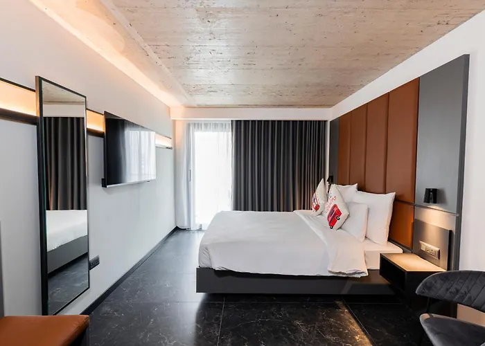 The Londoner Otel 3*