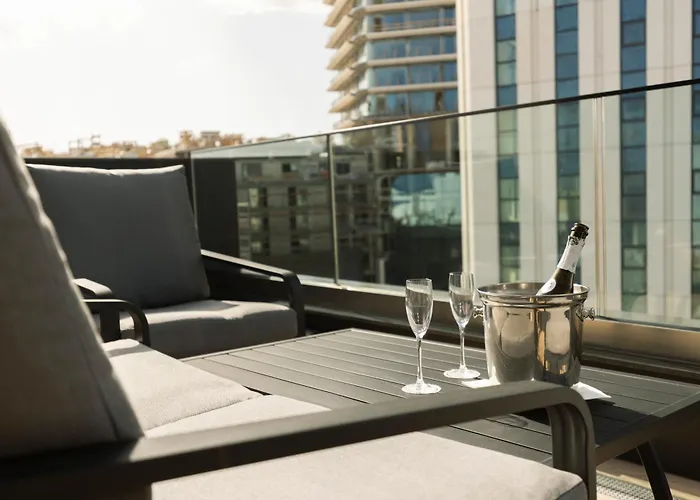 The Londoner Otel 3*