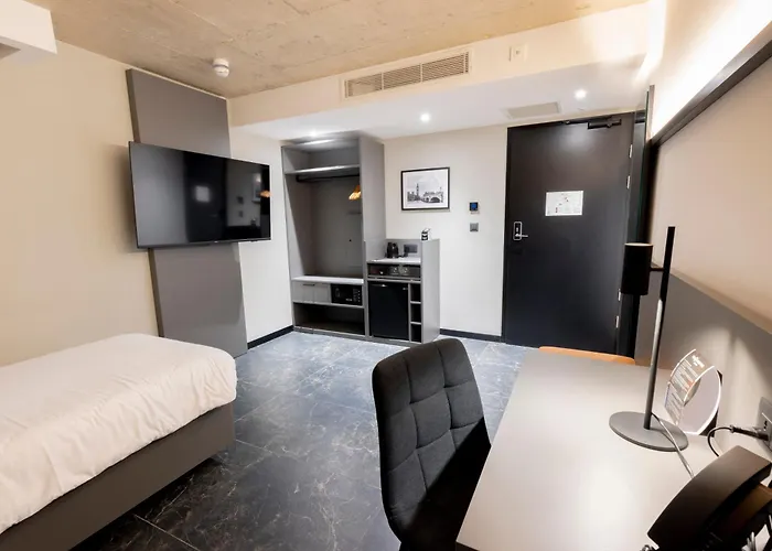 The Londoner Otel 3*