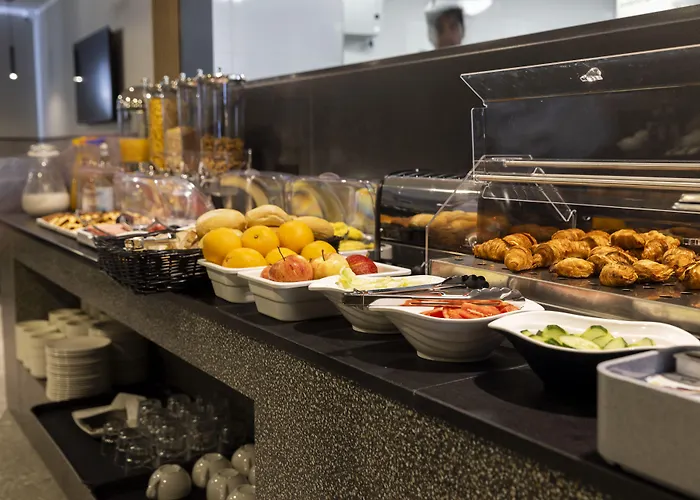 Отель The Londoner Сент Джулианс